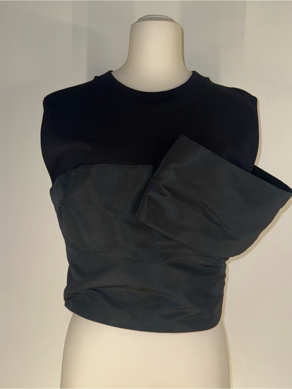 Alexander MCQUEEN Black Asymmetric Sleeveless Women’s Top
